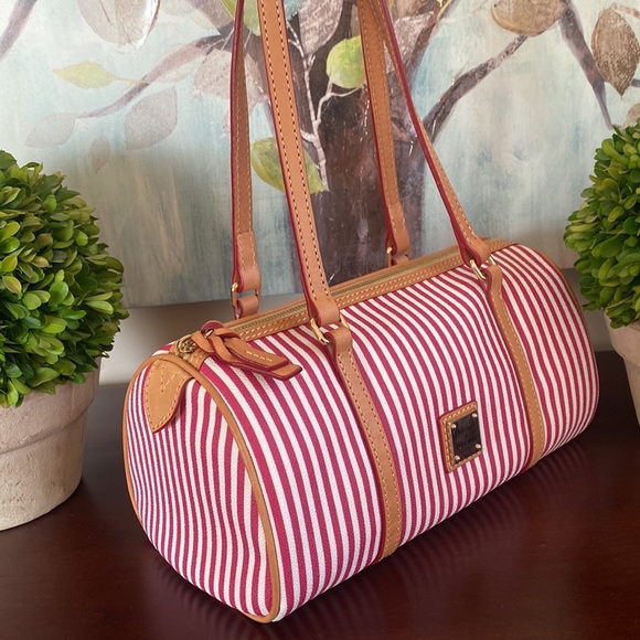 DOONEY & BOURKE 🩷FUCHSIA PINK & WHITE🤍 STRIPED BARREL SHOULDER BAG🩷LIKE NEW🤍 - Picture 16 of 17